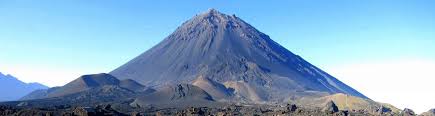 Paysage volcanique et rocheux près du sommet du Mont Cameroun